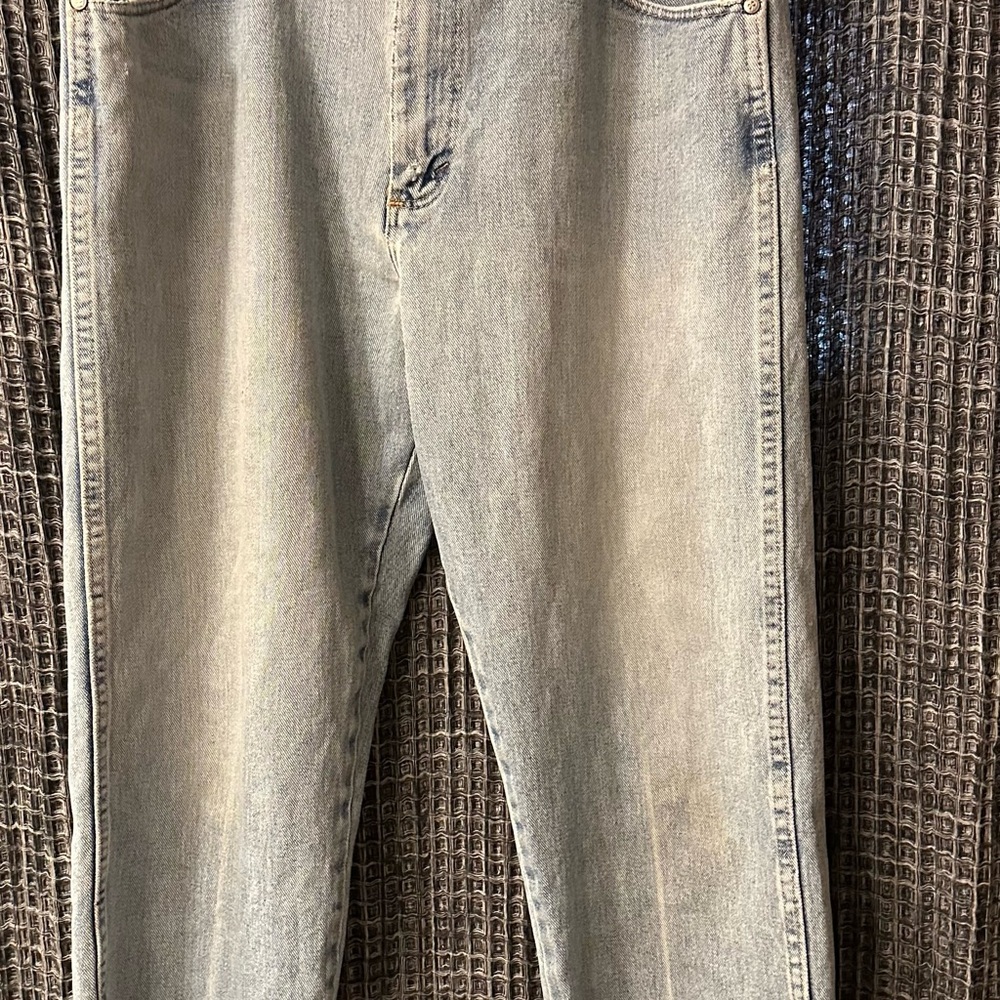 Men's Twenty X Jeans Denim. Have a few stains and loose patched loop . - Picture 2 of 7